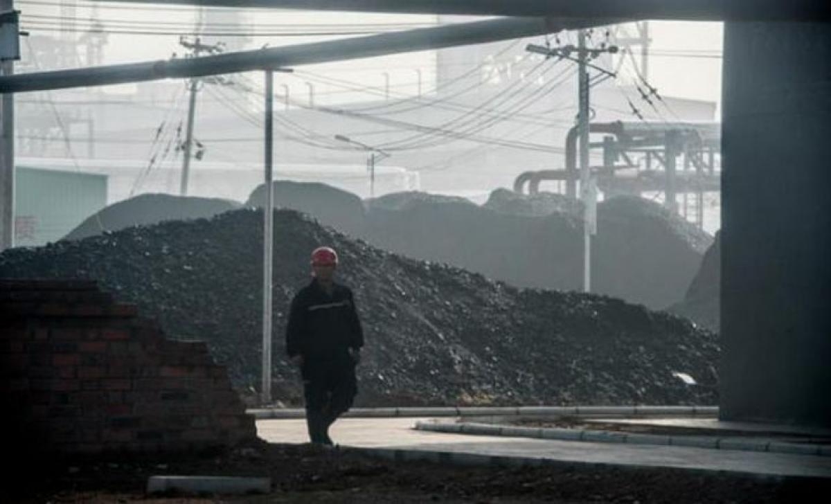 Coal mine fire traps 22 underground in China